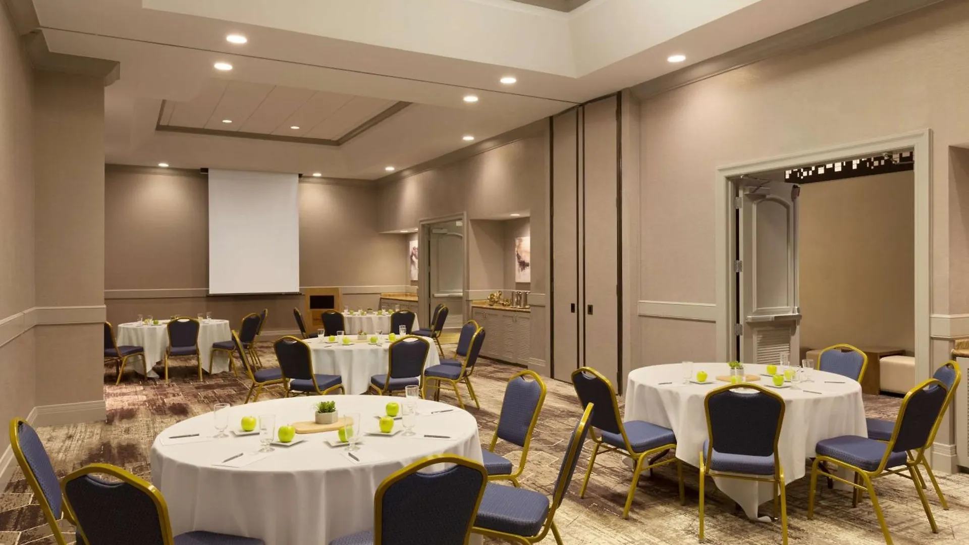 Hotel Embassy Suites By Hilton Phoenix Downtown North