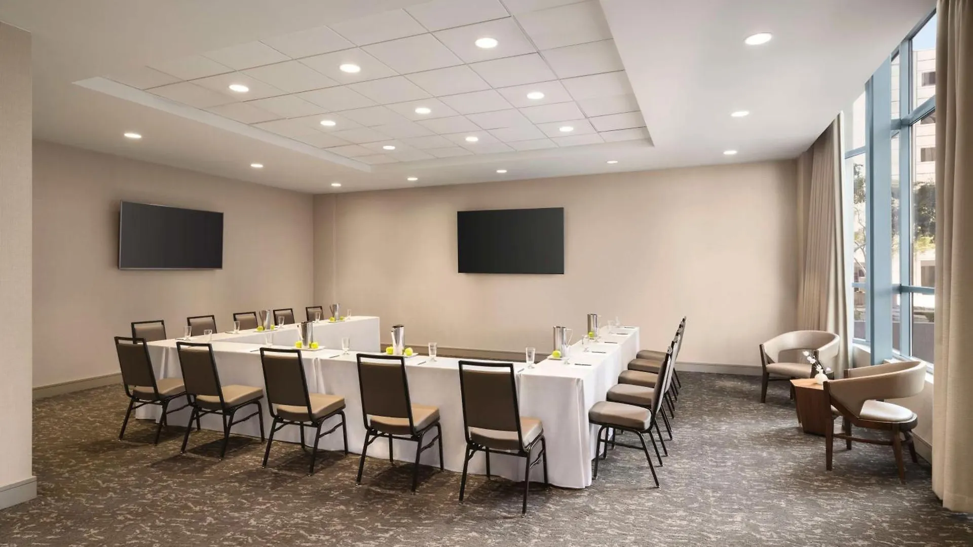 Embassy Suites By Hilton Phoenix Downtown North 3*,  United States
