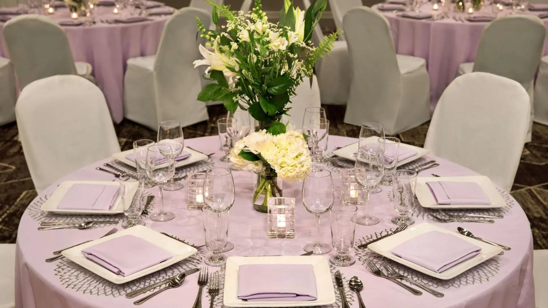 *** Otel Embassy Suites By Hilton Phoenix Downtown North ABD