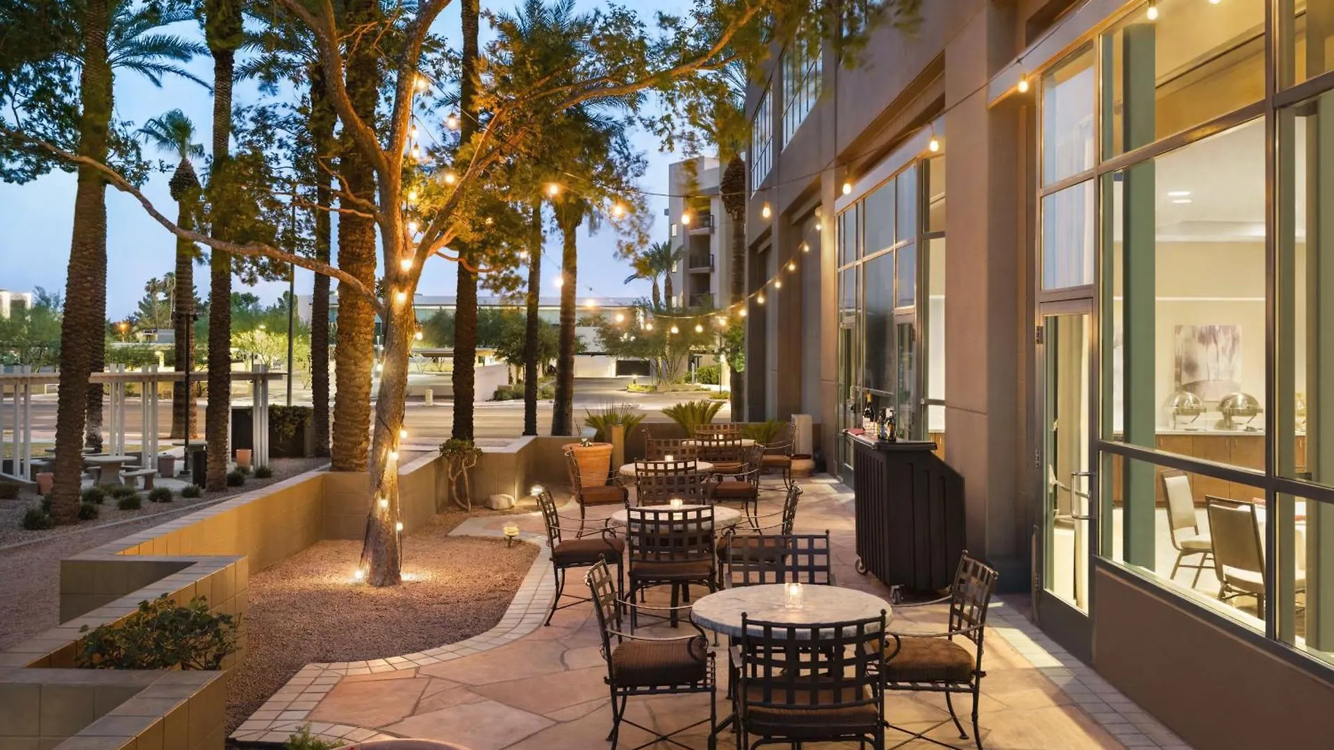 Otel Embassy Suites By Hilton Phoenix Downtown North
